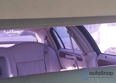 2004 Lincoln Town Car Executive из США, поврежденный, VIN 1L1FM81W74Y667295